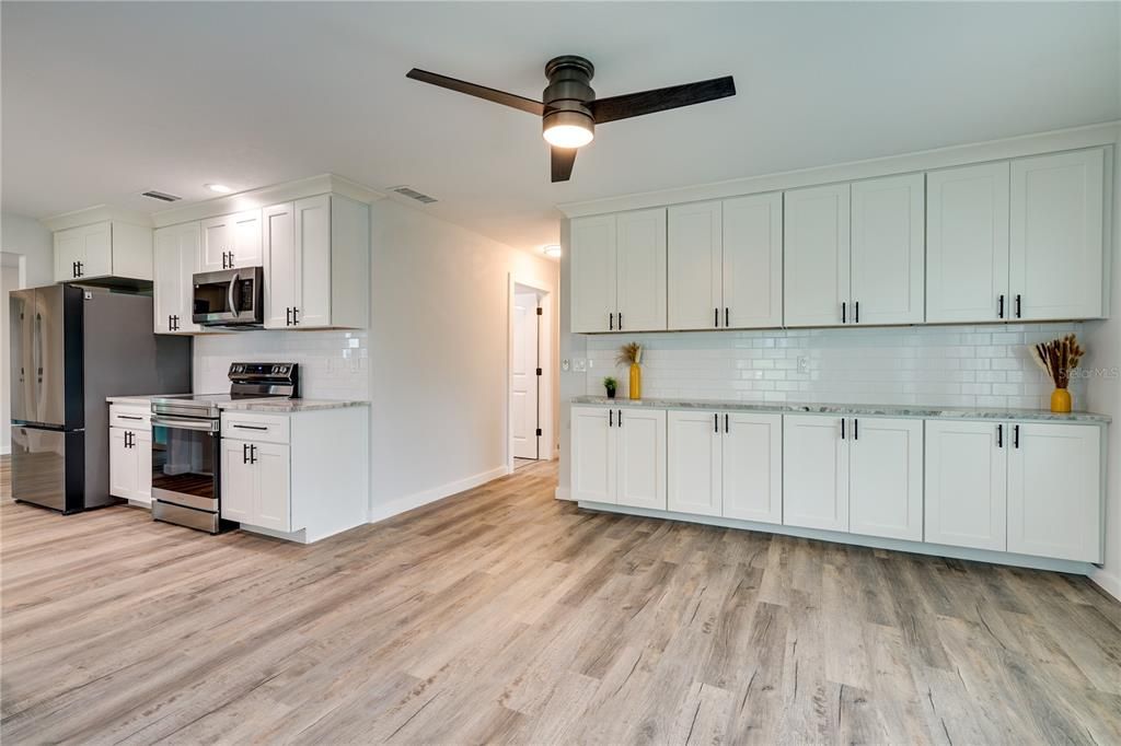 For Sale: $284,500 (3 beds, 2 baths, 1583 Square Feet)