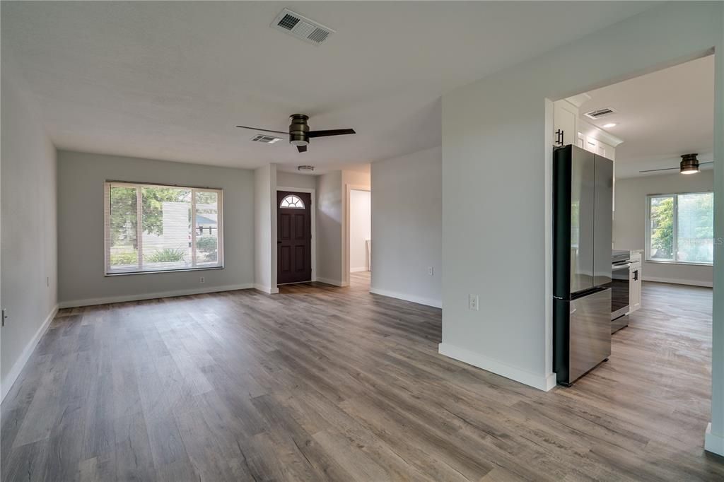 For Sale: $284,500 (3 beds, 2 baths, 1583 Square Feet)