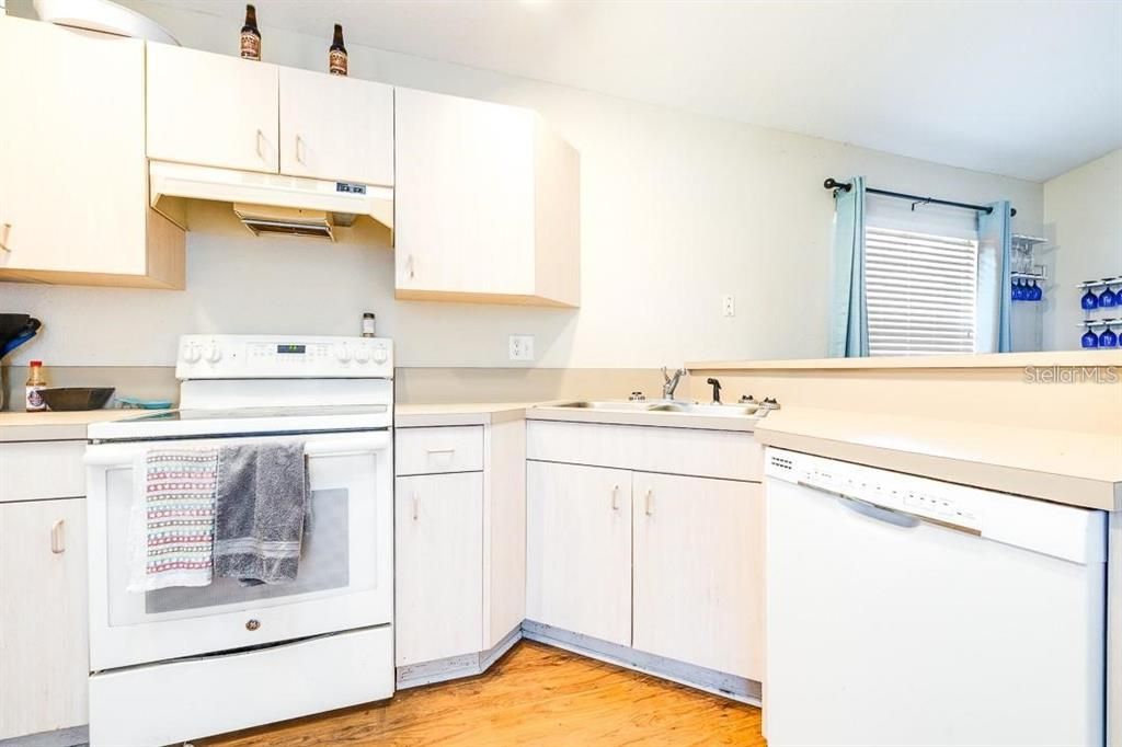 For Rent: $1,920 (3 beds, 2 baths, 1359 Square Feet)