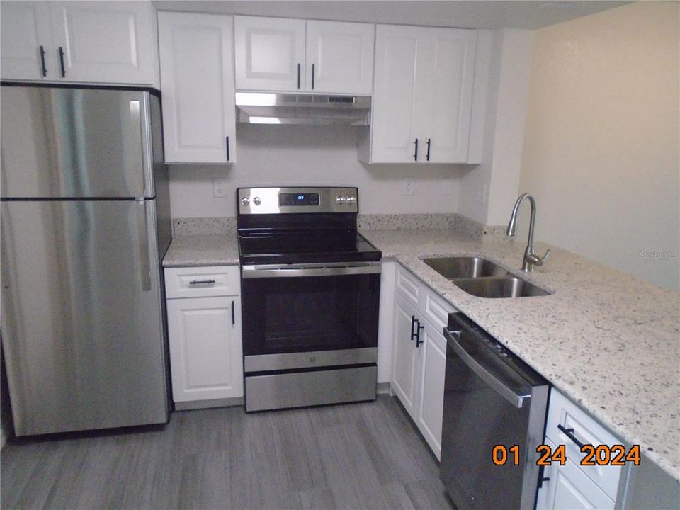 For Rent: $1,700 (2 beds, 1 baths, 840 Square Feet)