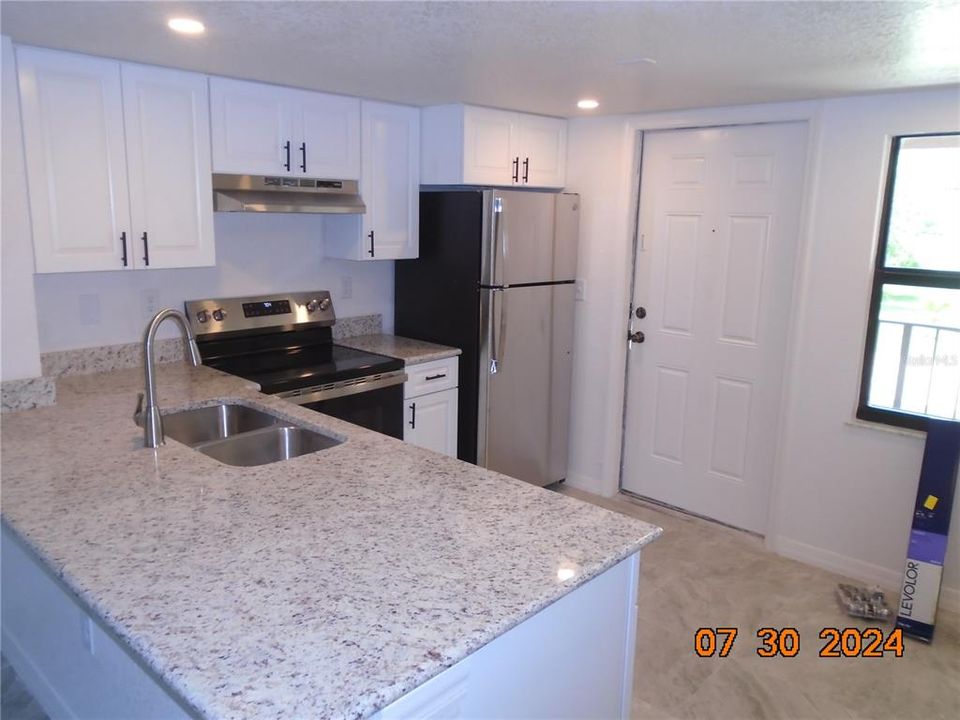 For Rent: $1,700 (2 beds, 1 baths, 840 Square Feet)