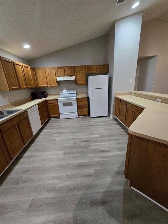 For Rent: $1,950 (4 beds, 2 baths, 1850 Square Feet)