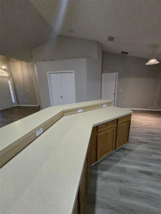 For Rent: $1,950 (4 beds, 2 baths, 1850 Square Feet)