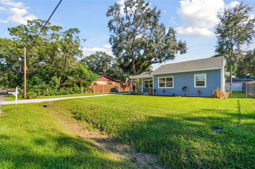 Active With Contract: $350,000 (3 beds, 1 baths, 1104 Square Feet)