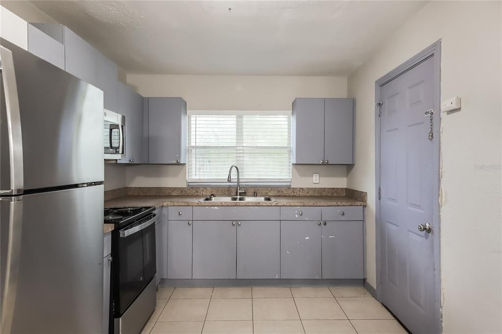 For Rent: $1,865 (3 beds, 1 baths, 1424 Square Feet)