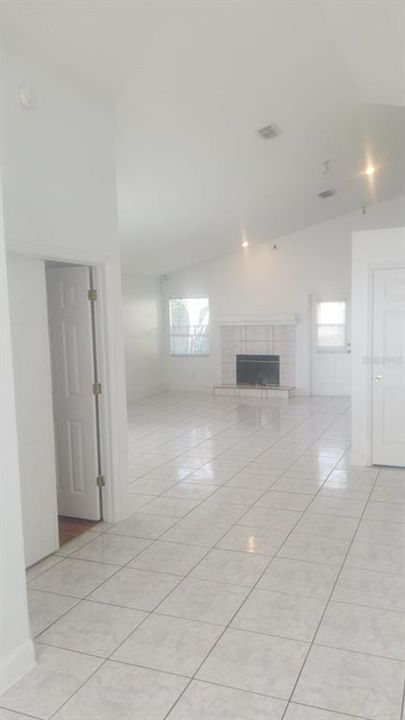 For Rent: $2,400 (3 beds, 2 baths, 1450 Square Feet)