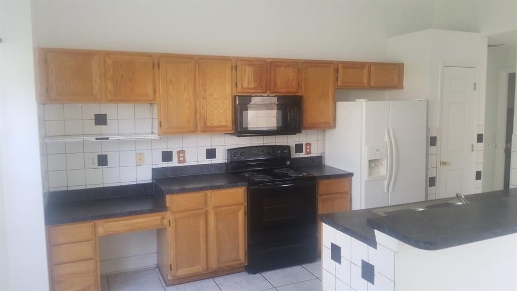 For Rent: $2,400 (3 beds, 2 baths, 1450 Square Feet)