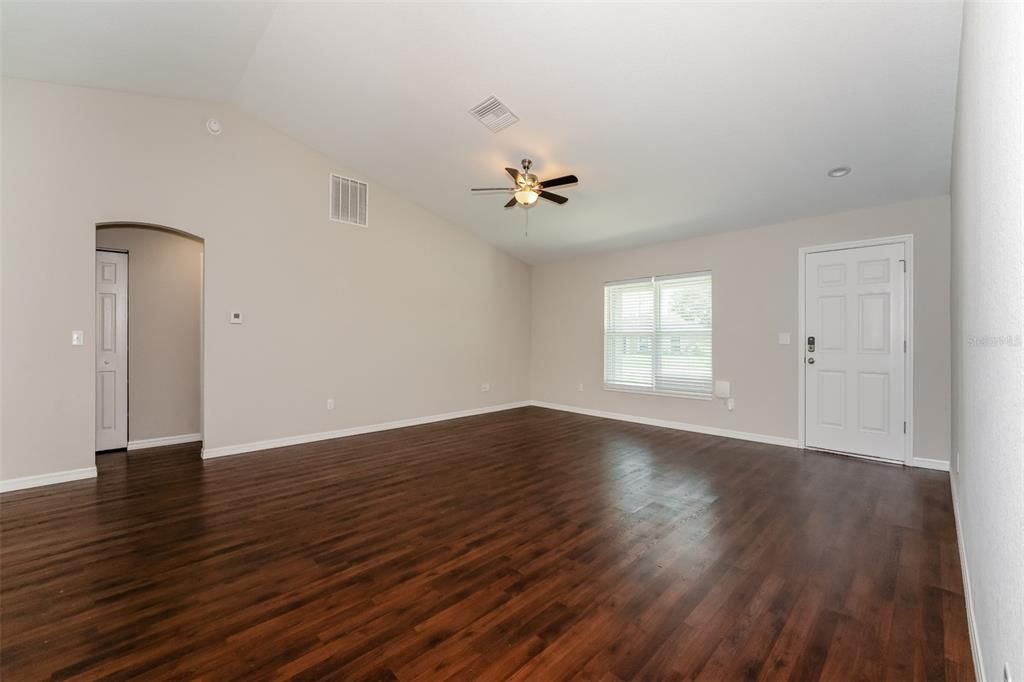 For Sale: $309,900 (3 beds, 2 baths, 1710 Square Feet)