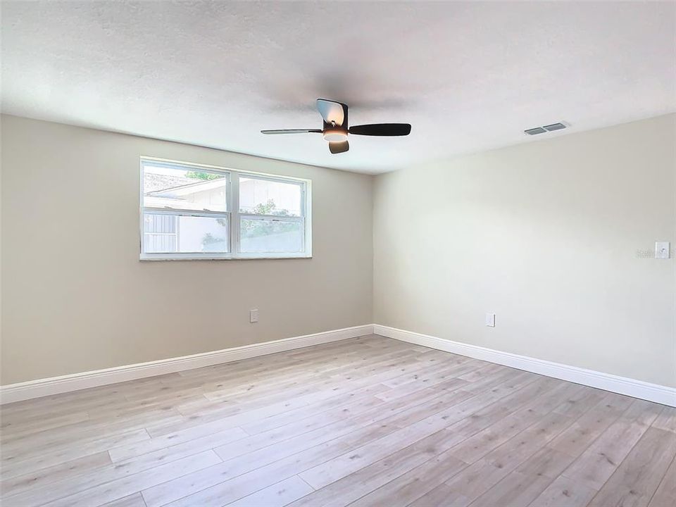 For Sale: $329,000 (4 beds, 2 baths, 1440 Square Feet)