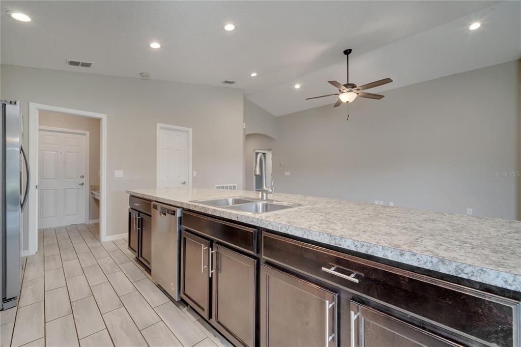 For Sale: $394,900 (4 beds, 2 baths, 1723 Square Feet)