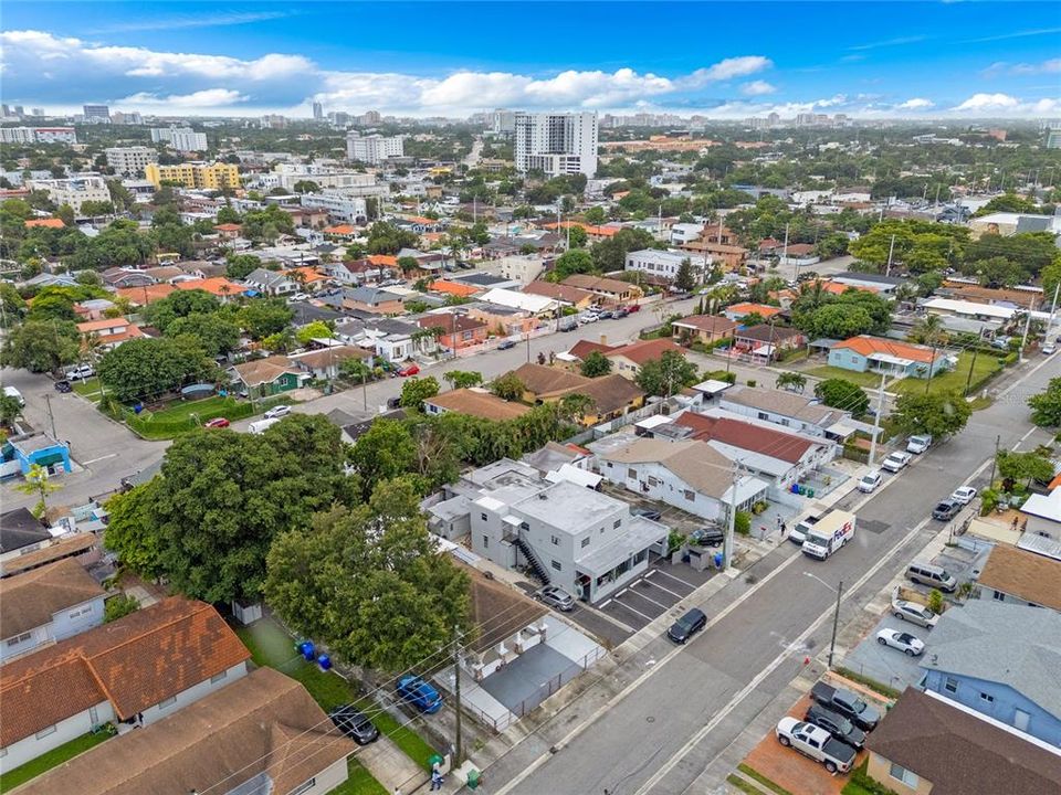 En Venta: $750,000 (5 camas, 3 baños, 2068 Pies cuadrados)