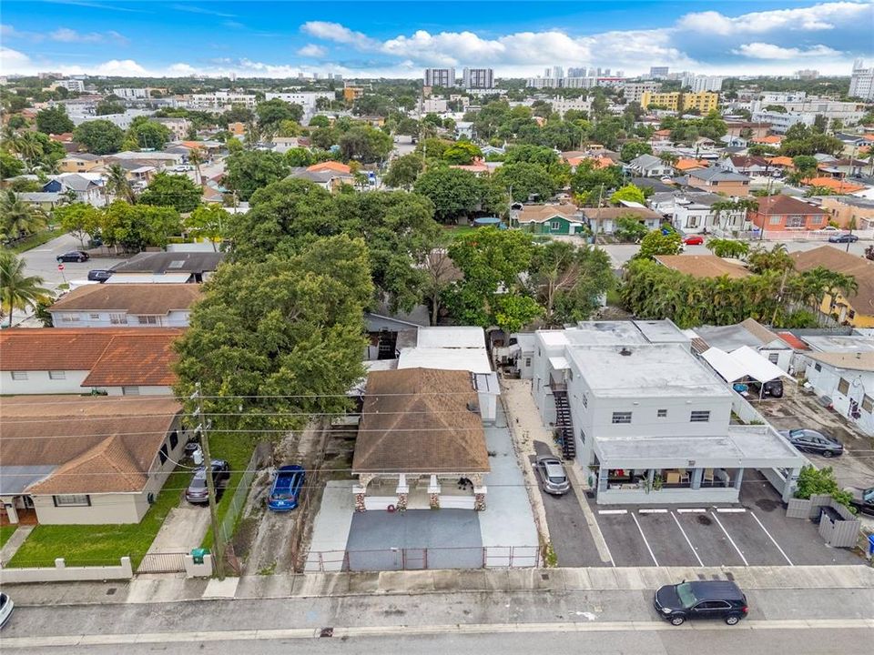 En Venta: $750,000 (5 camas, 3 baños, 2068 Pies cuadrados)