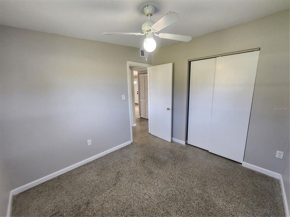 For Sale: $285,000 (2 beds, 1 baths, 944 Square Feet)