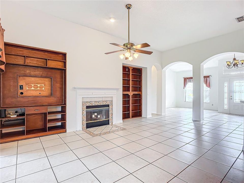 For Sale: $580,000 (4 beds, 2 baths, 2413 Square Feet)