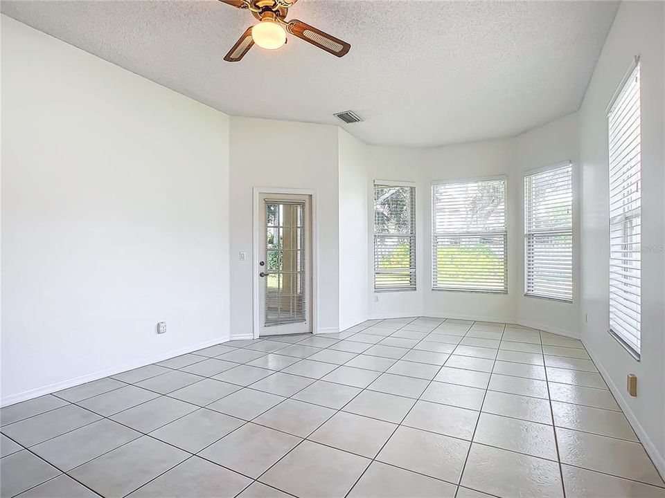 For Sale: $580,000 (4 beds, 2 baths, 2413 Square Feet)