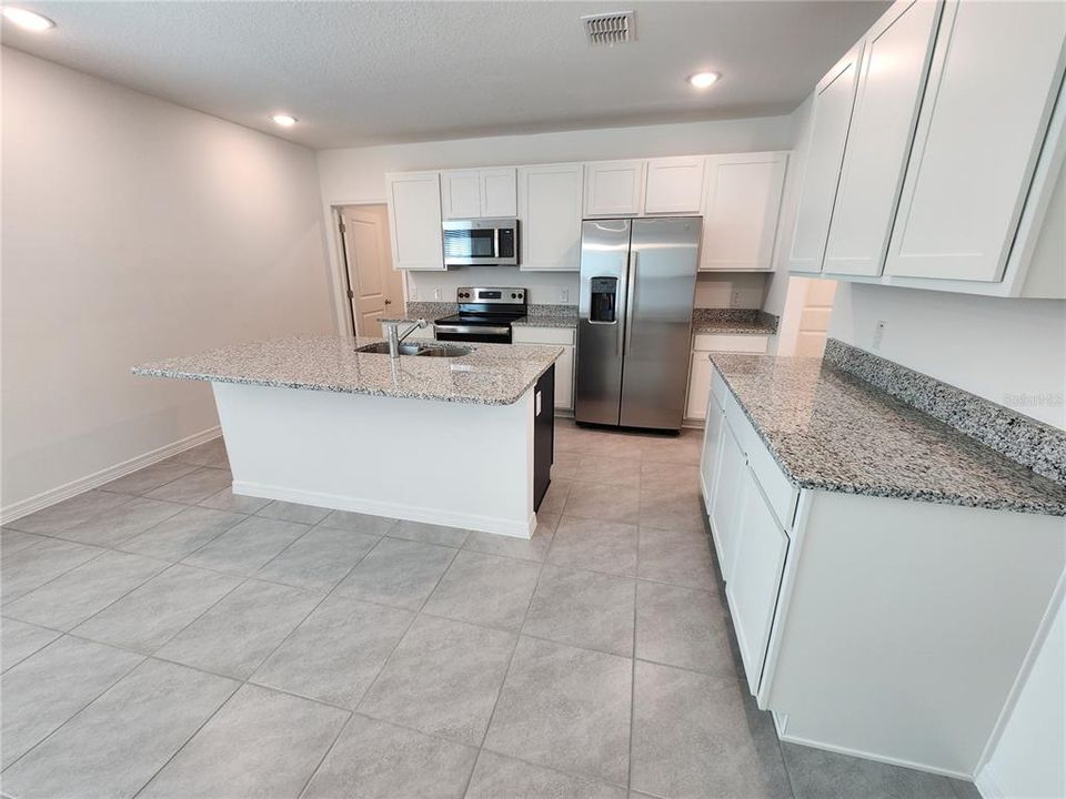 For Rent: $2,295 (3 beds, 2 baths, 1533 Square Feet)