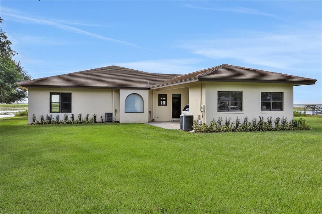 For Sale: $899,000 (3 beds, 2 baths, 2916 Square Feet)