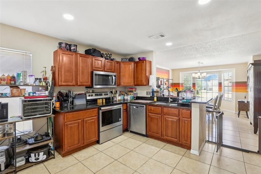 For Sale: $399,900 (4 beds, 2 baths, 1959 Square Feet)