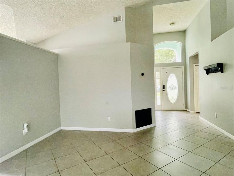 For Rent: $2,500 (3 beds, 2 baths, 1683 Square Feet)