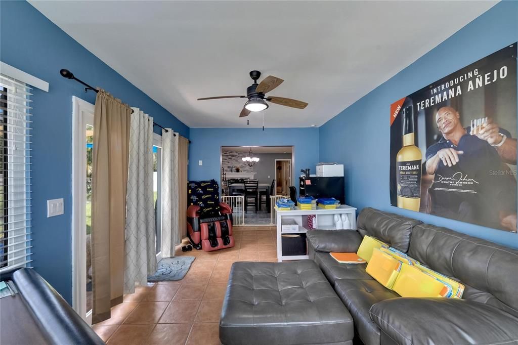 For Sale: $475,000 (3 beds, 2 baths, 1701 Square Feet)