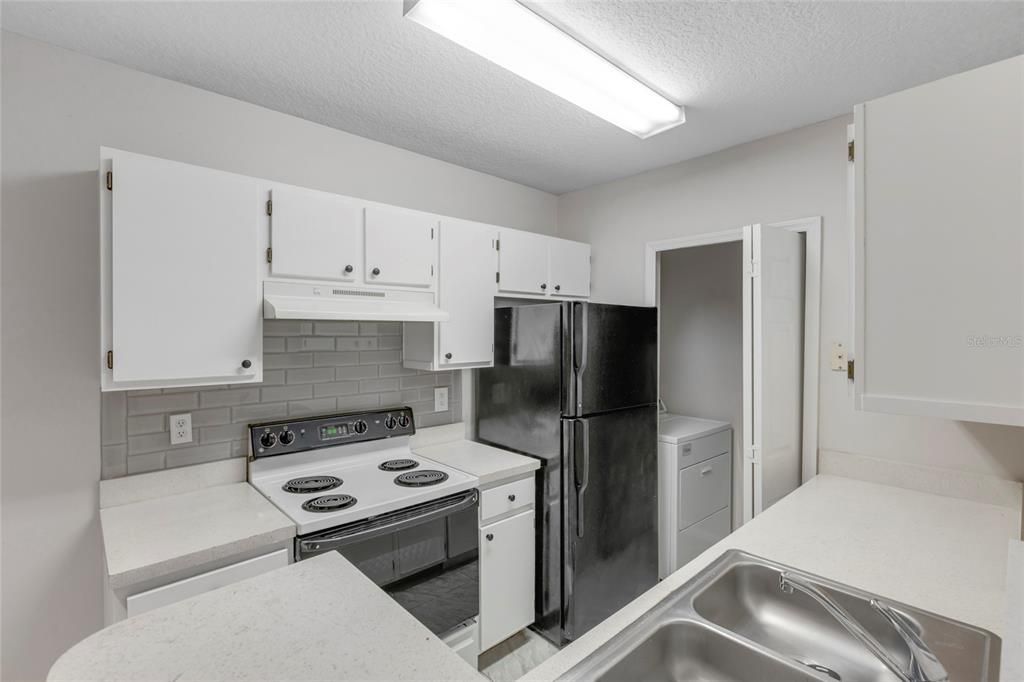 For Sale: $197,000 (2 beds, 2 baths, 996 Square Feet)