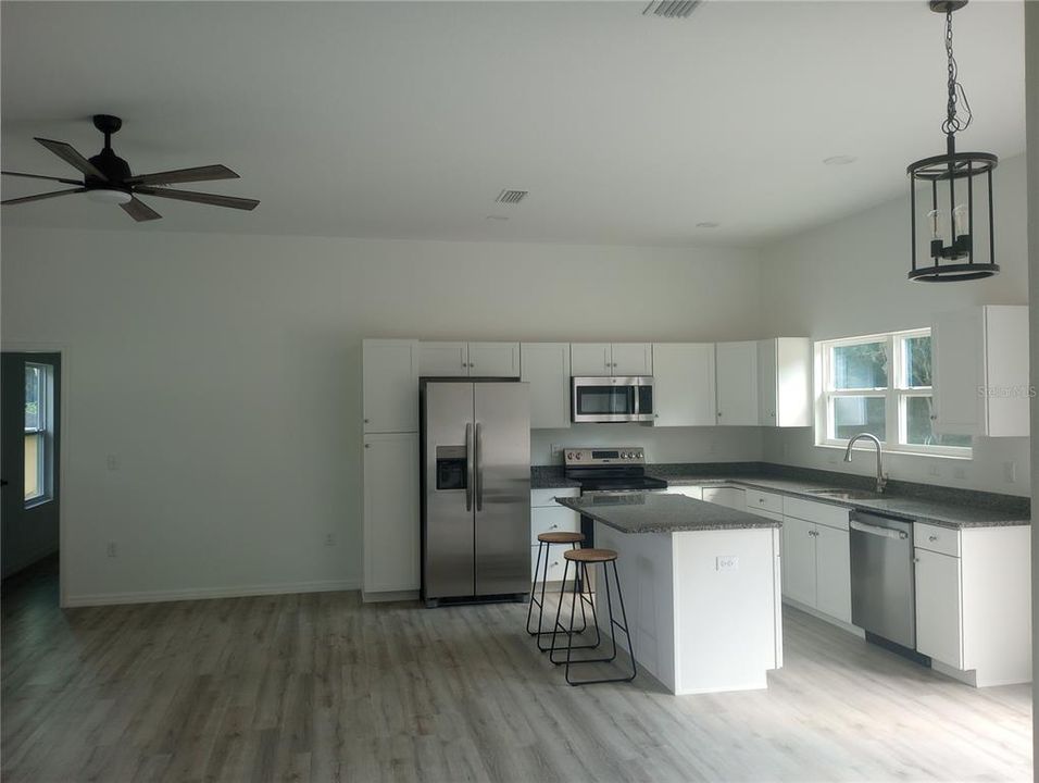 For Sale: $279,000 (3 beds, 2 baths, 1368 Square Feet)