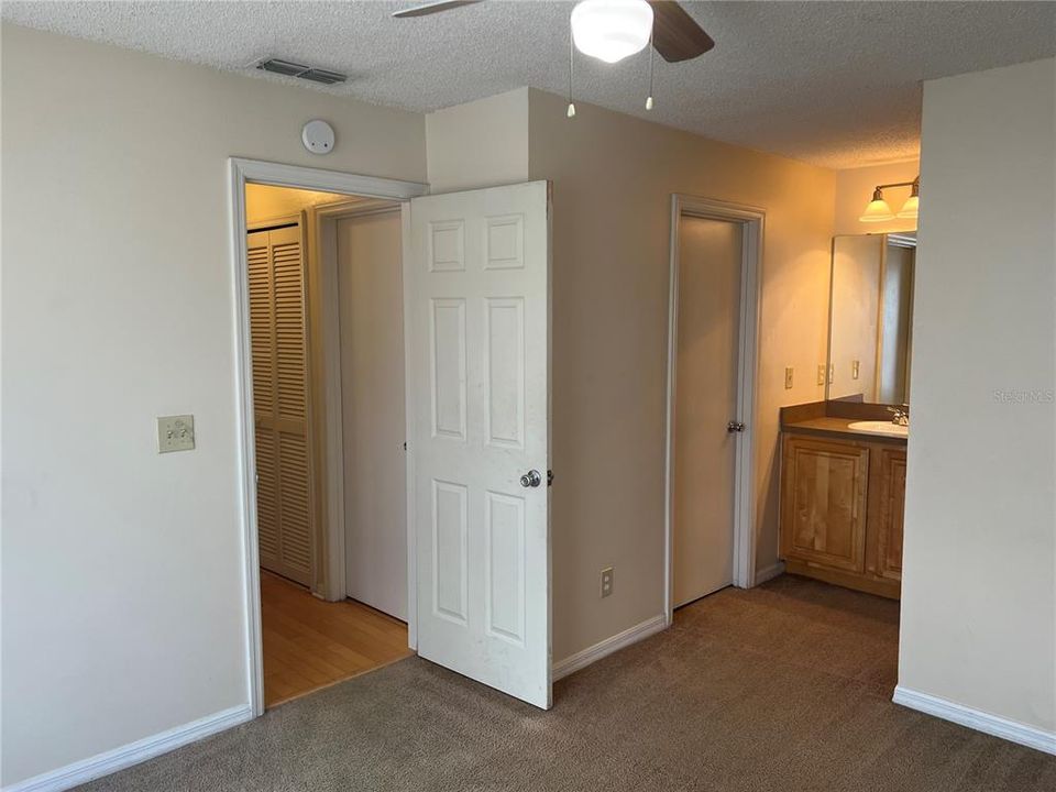 For Sale: $195,000 (2 beds, 1 baths, 1342 Square Feet)