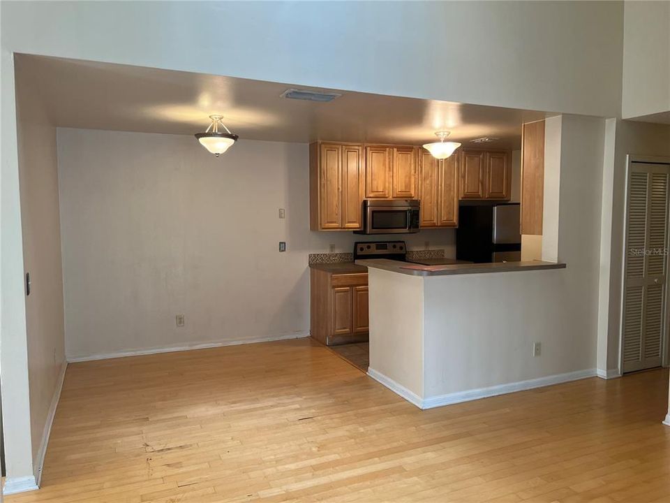 For Sale: $195,000 (2 beds, 1 baths, 1342 Square Feet)