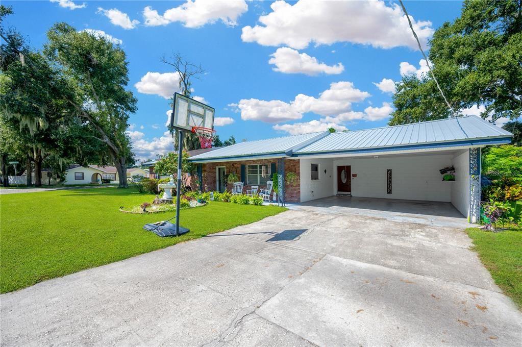 For Sale: $285,000 (3 beds, 2 baths, 1681 Square Feet)