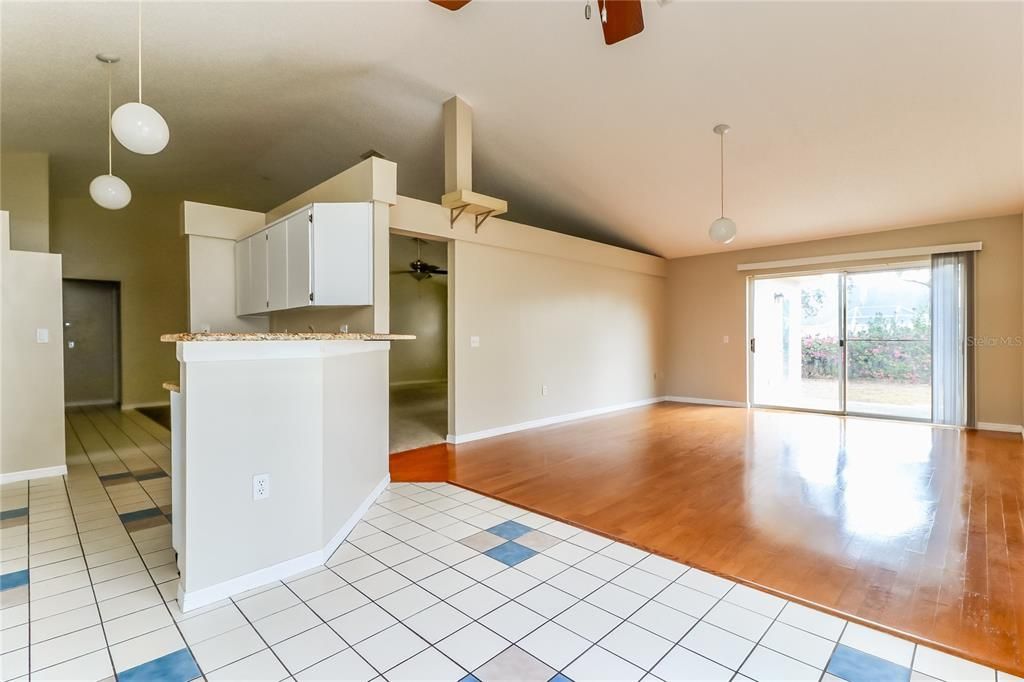 For Rent: $2,120 (3 beds, 2 baths, 1950 Square Feet)