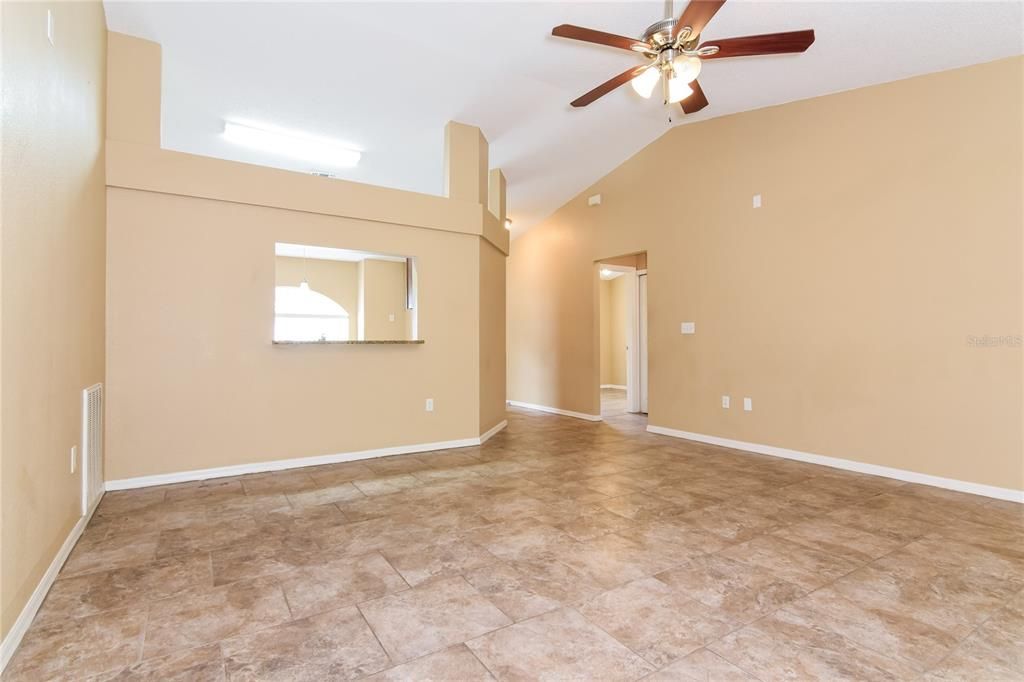 For Rent: $2,060 (4 beds, 2 baths, 1270 Square Feet)