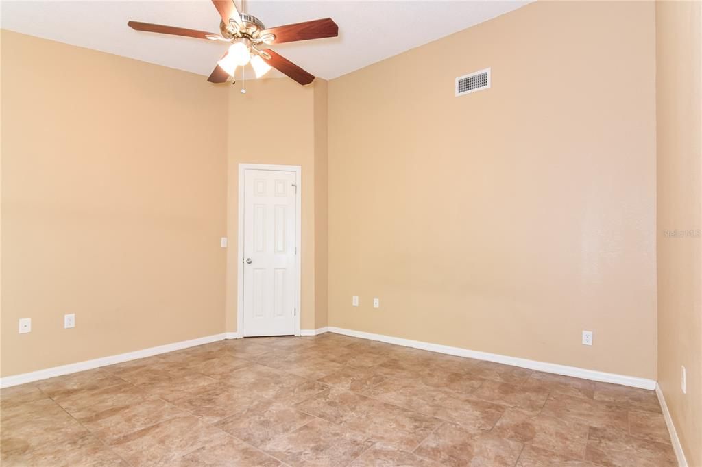 For Rent: $2,060 (4 beds, 2 baths, 1270 Square Feet)