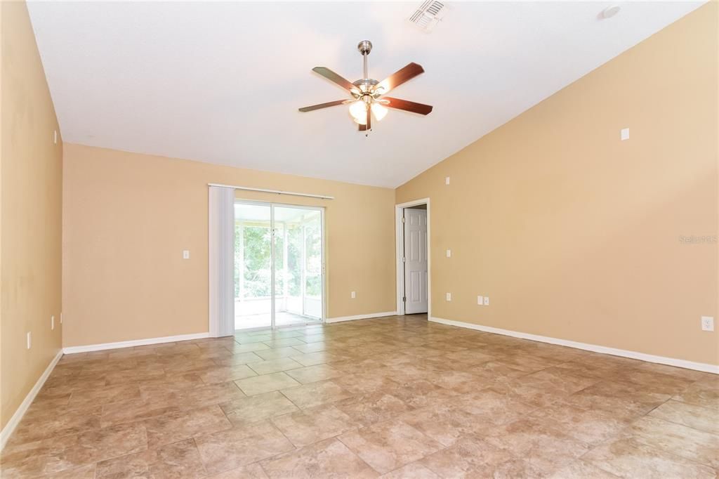 For Rent: $2,060 (4 beds, 2 baths, 1270 Square Feet)