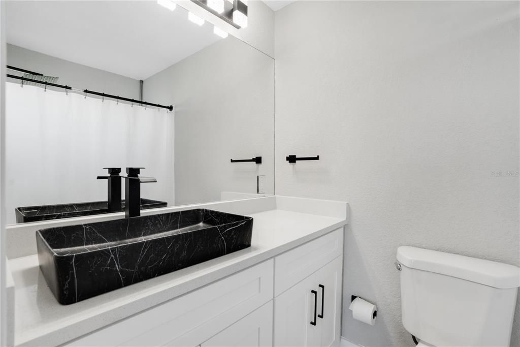 For Sale: $274,900 (2 beds, 2 baths, 1122 Square Feet)