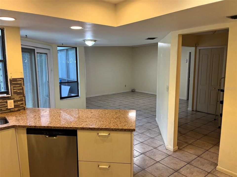 For Rent: $2,750 (4 beds, 2 baths, 1918 Square Feet)