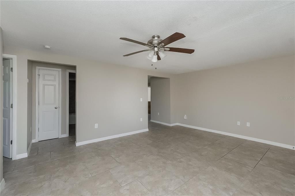 For Rent: $2,120 (4 beds, 2 baths, 1686 Square Feet)