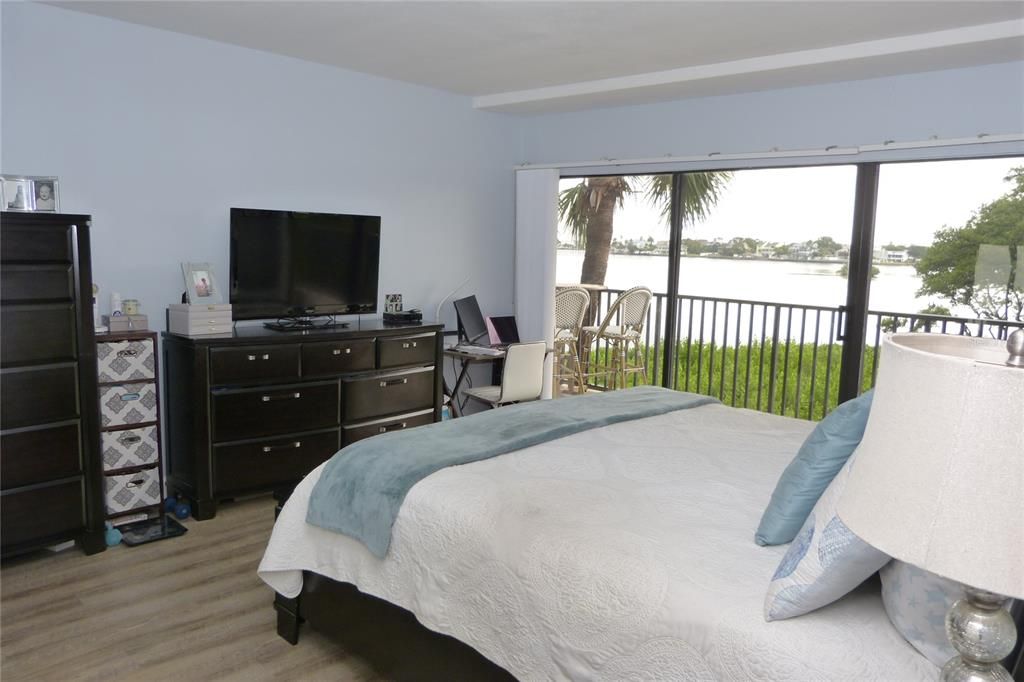 Active With Contract: $4,750 (2 beds, 2 baths, 1245 Square Feet)