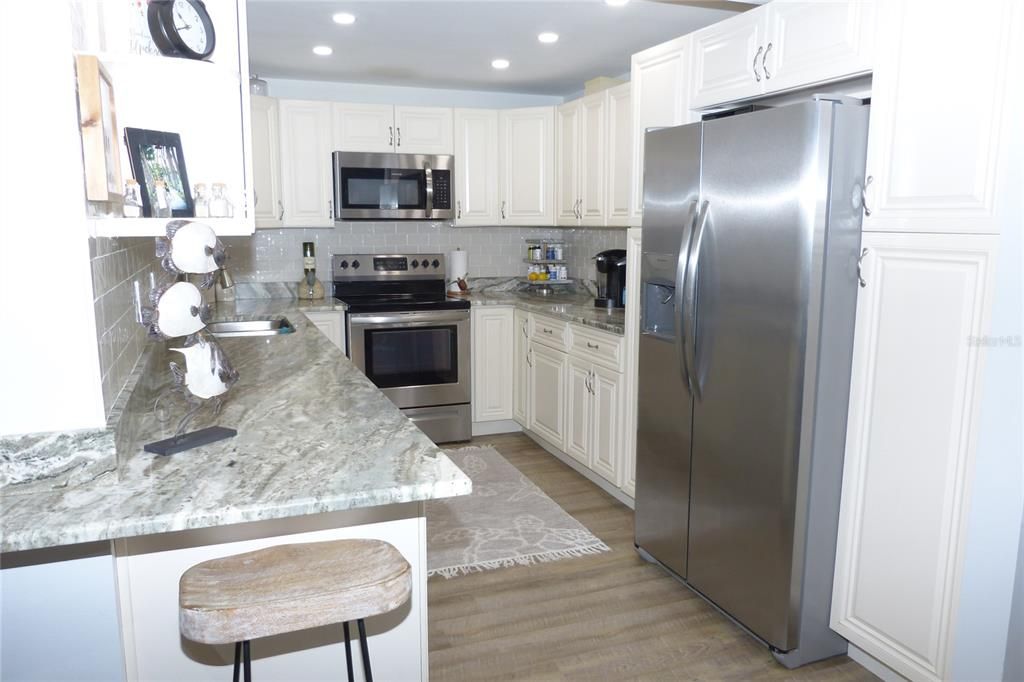 Active With Contract: $4,750 (2 beds, 2 baths, 1245 Square Feet)