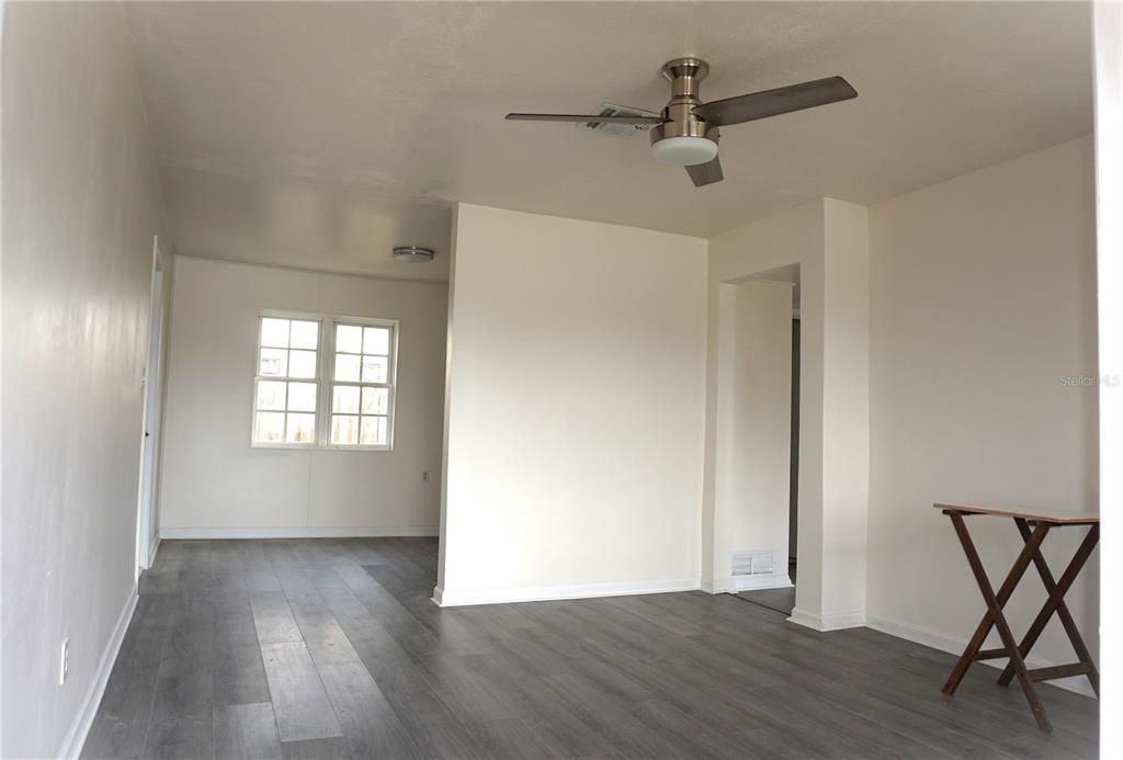 For Sale: $435,000 (2 beds, 1 baths, 872 Square Feet)