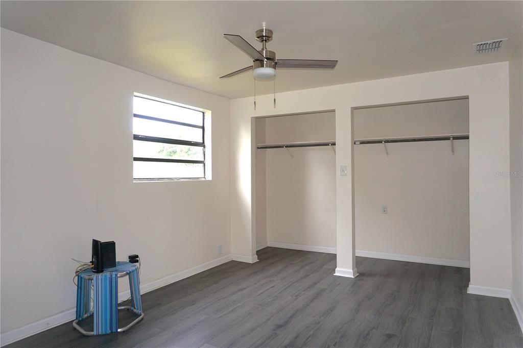 For Sale: $435,000 (2 beds, 1 baths, 872 Square Feet)