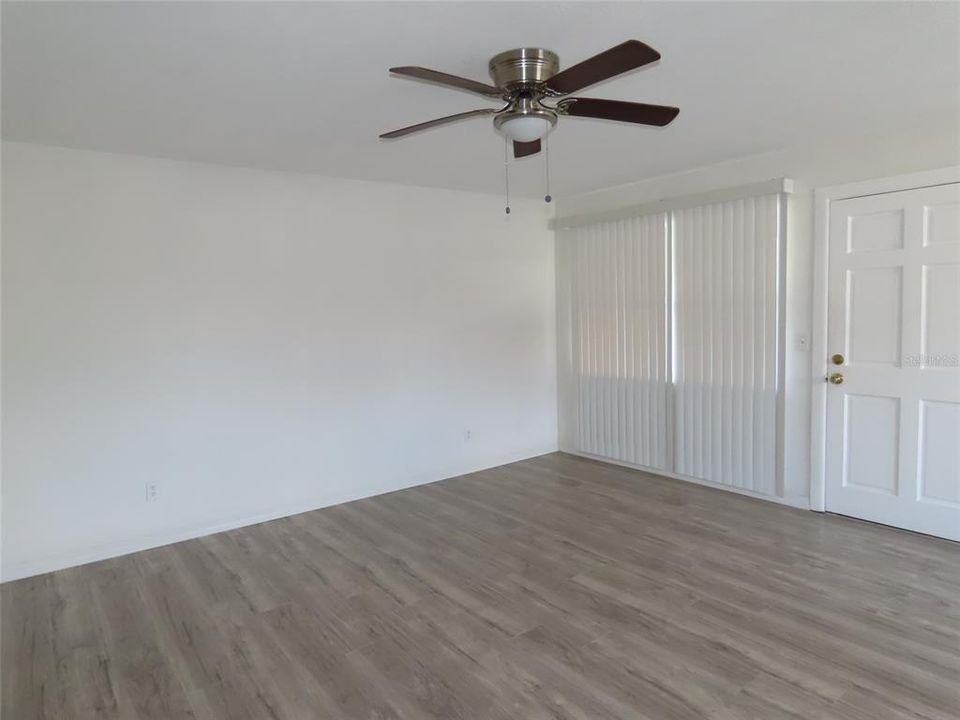 For Sale: $159,000 (2 beds, 2 baths, 890 Square Feet)