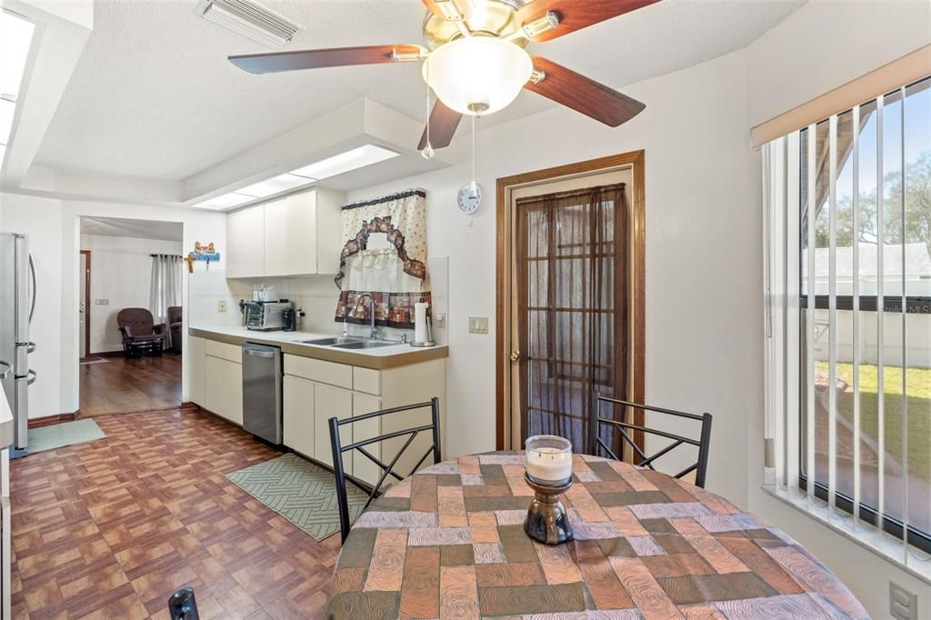 For Sale: $275,000 (3 beds, 2 baths, 1498 Square Feet)