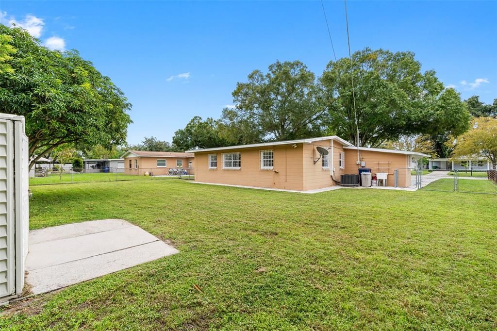 For Sale: $379,000 (3 beds, 2 baths, 1215 Square Feet)