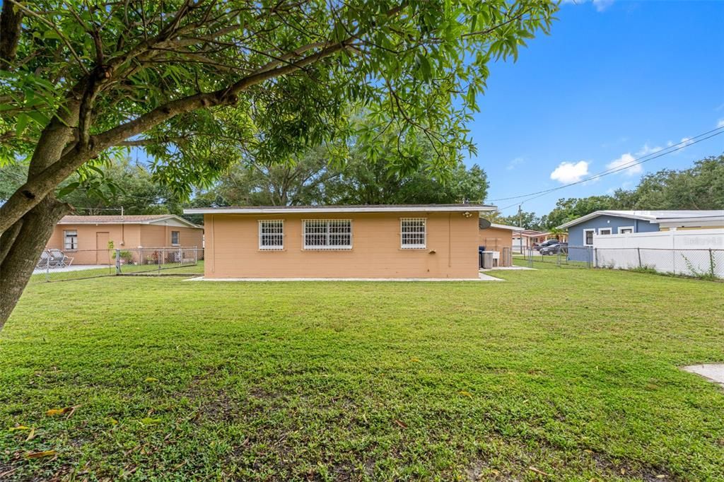 For Sale: $379,000 (3 beds, 2 baths, 1215 Square Feet)