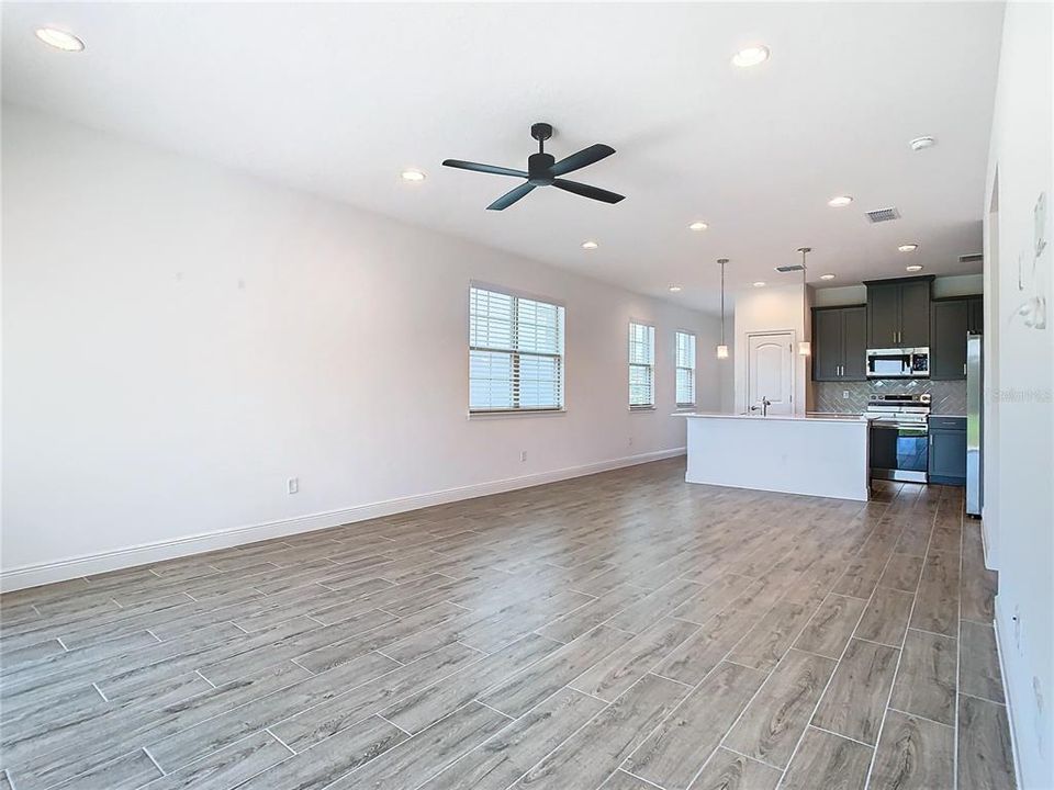 Active With Contract: $369,000 (3 beds, 2 baths, 1580 Square Feet)