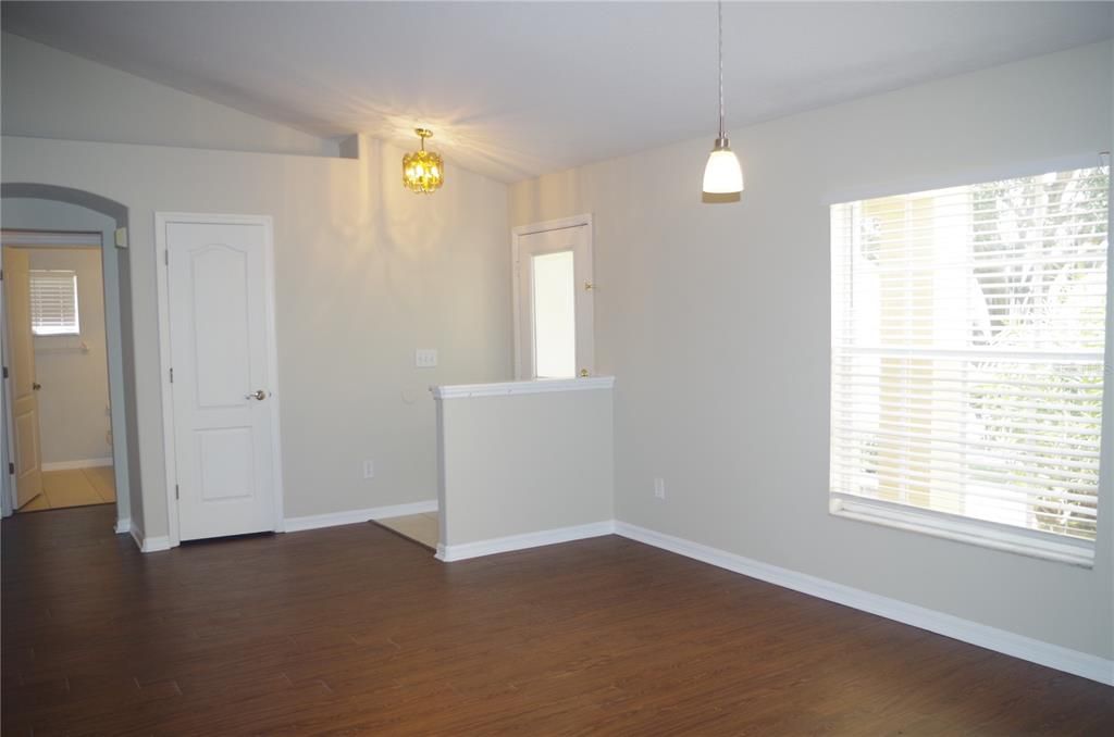 For Rent: $2,250 (3 beds, 2 baths, 1594 Square Feet)