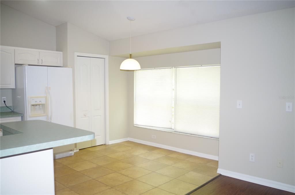 For Rent: $2,250 (3 beds, 2 baths, 1594 Square Feet)