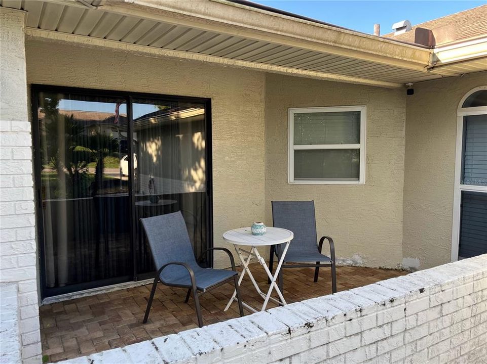 For Rent: $2,300 (3 beds, 2 baths, 1834 Square Feet)