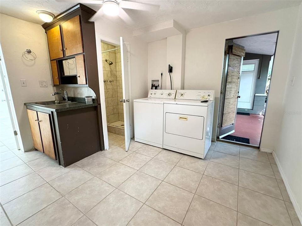 For Rent: $2,850 (3 beds, 2 baths, 1416 Square Feet)