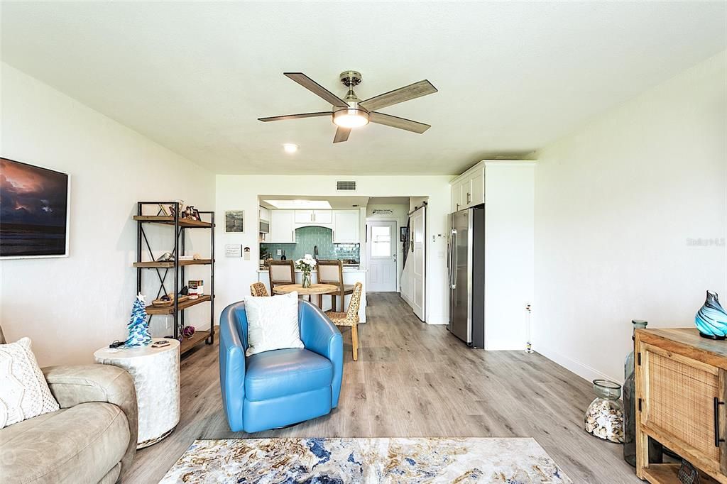 For Sale: $319,990 (2 beds, 2 baths, 1184 Square Feet)